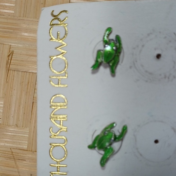 Thousand Island Frog Post Earrings New - Picture 4 of 4